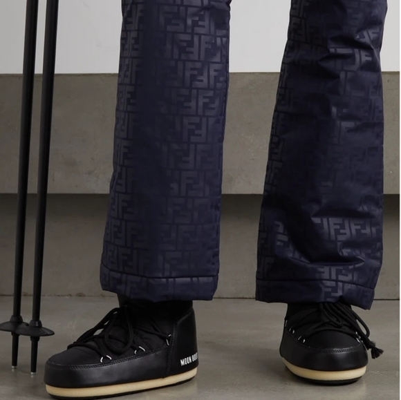 Moon Boots Icon Evolution Pump - Black Moon Boots - Moon Boot short Boots - Picture 2 of 9